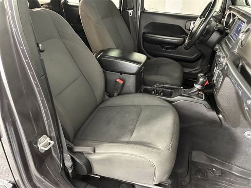 Used 2018 Jeep Wrangler Unlimited Sport S image 32