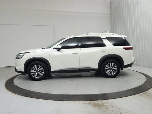 Used 2022 Nissan Pathfinder SL FWD image 5