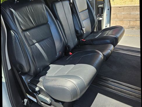 Used 2017 Toyota Sienna SE image 9