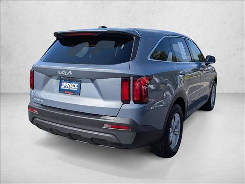 Used 2023 Kia Sorento LX image 7