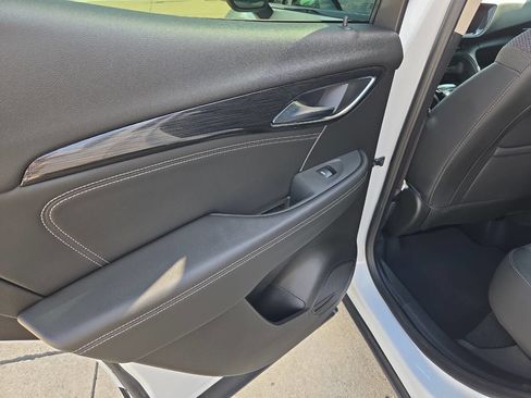 Used 2023 Buick Envision Preferred image 37