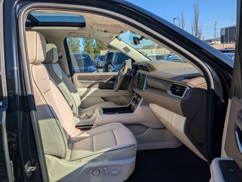 Used 2023 GMC Yukon XL Denali w/ Denali Reserve Package image 11