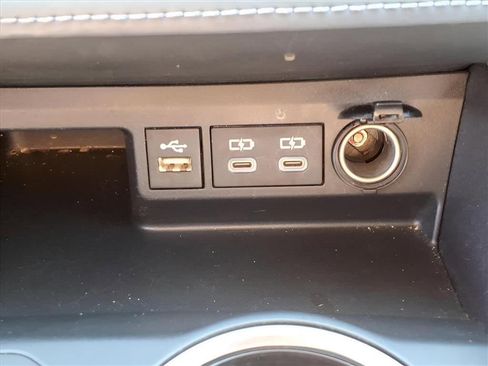 Used 2023 Toyota Highlander XLE image 19