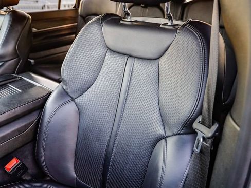 Certified 2024 Jeep Wagoneer Series II w/ Flexible Seating Group image 36