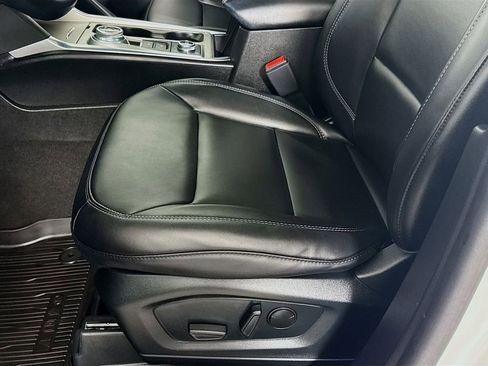 Used 2023 Ford Explorer XLT w/ Equipment Group 202A image 11