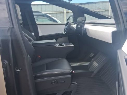 Used 2024 Tesla Cybertruck AWD Crew Cab image 8