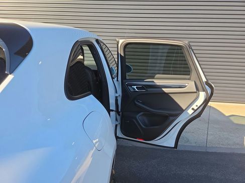 Certified 2026 Porsche Macan image 22
