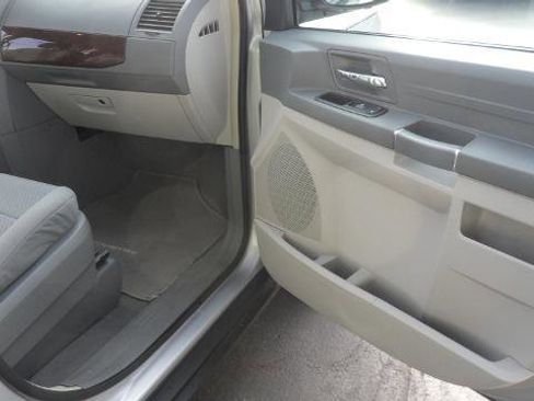 Used 2010 Chrysler Town & Country LX w/ Entertainment Group #1 FWD image 29