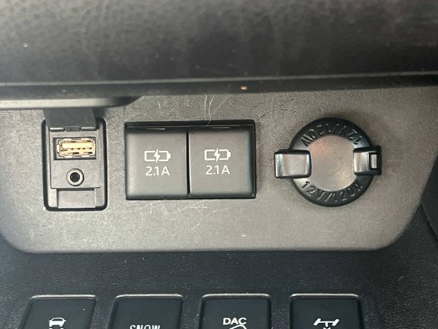Used 2018 Toyota Highlander XLE AWD/4WD image 41
