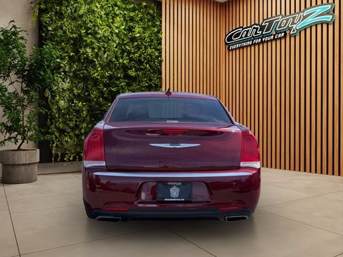 Used 2018 Chrysler 300 Limited AWD/4WD image 5