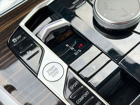 Certified 2024 BMW X7 xDrive40i image 32