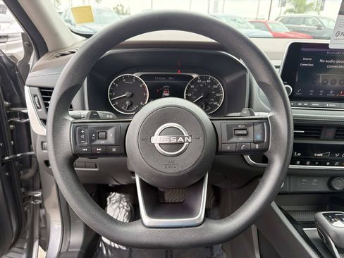 Used 2023 Nissan Rogue SV FWD image 8
