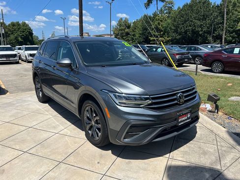 Used 2022 Volkswagen Tiguan SE AWD/4WD image 3