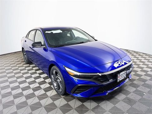 New 2025 Hyundai Elantra SEL image 10