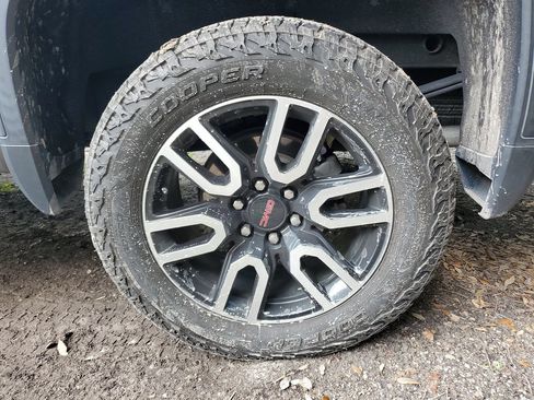 Used 2021 GMC Sierra 1500 AT4 w/ AT4 Value Package AWD/4WD image 4