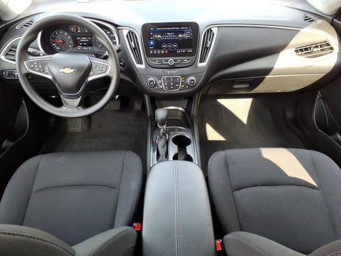 Used 2025 Chevrolet Malibu LT FWD image 17
