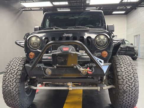 Used 2011 Jeep Wrangler Unlimited Sahara image 8