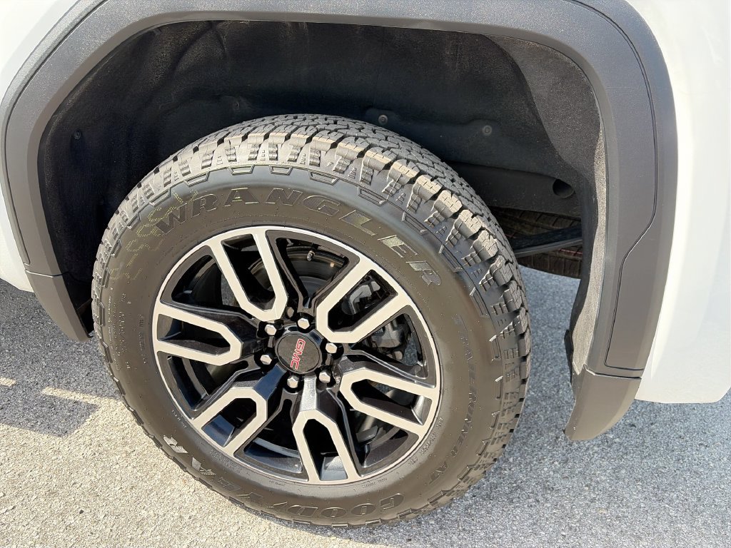 Used 2025 GMC Sierra 1500 SLT AWD/4WD image 35