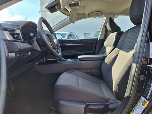 Used 2025 Toyota Camry LE image 11