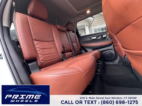 Used 2018 Nissan Rogue SL w/ Premium Package AWD/4WD image 15