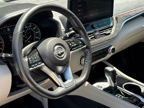 Used 2023 Nissan Altima 2.5 SV w/ SV Premium Package FWD image 17