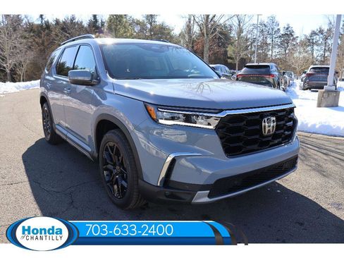 New 2025 Honda Pilot Touring image 1
