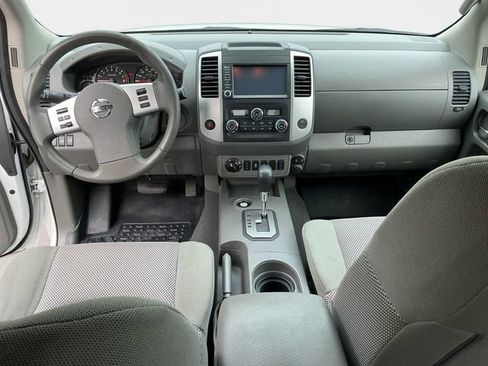 Used 2020 Nissan Frontier SV image 11