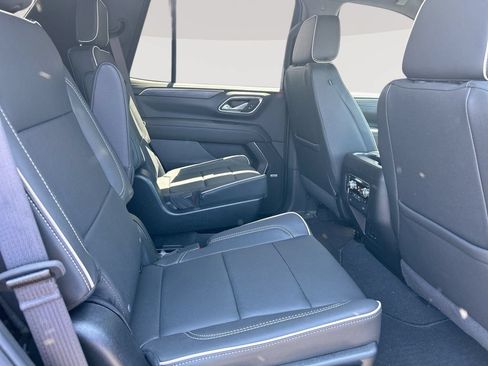 Used 2024 GMC Yukon SLT w/ SLT Luxury Package AWD/4WD image 29