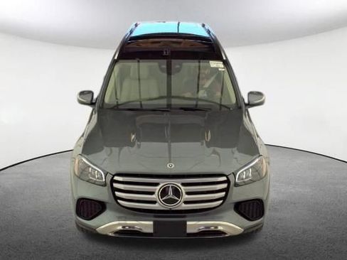Used 2024 Mercedes-Benz GLS 450 4MATIC image 2