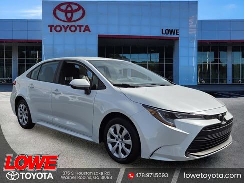 Used 2025 Toyota Corolla LE FWD image 1