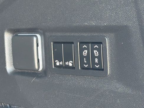 Used 2022 GMC Yukon Denali image 13