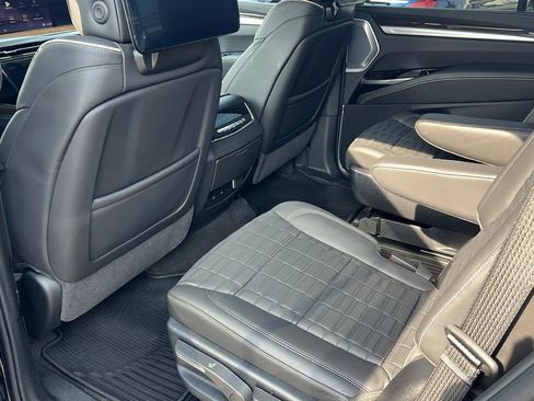 Used 2025 Cadillac Escalade Sport Platinum AWD/4WD image 13