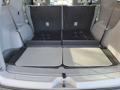 Used 2019 GMC Acadia SLE w/ LPO, Black Accent Package image 23