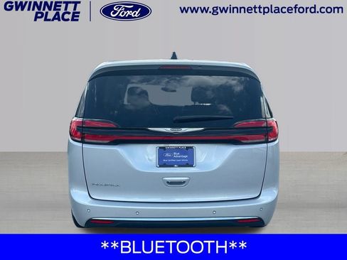 Used 2024 Chrysler Pacifica Touring-L FWD image 6