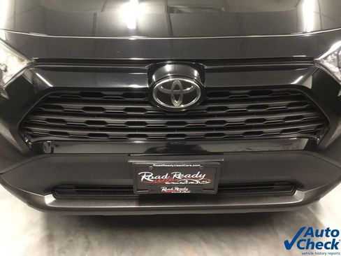 Used 2019 Toyota RAV4 LE image 18