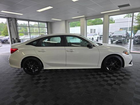 Used 2023 Honda Civic Sport image 2