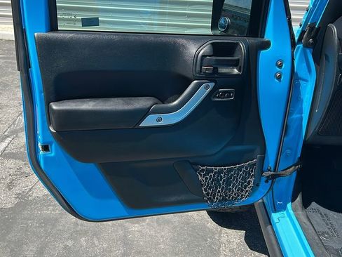 Used 2017 Jeep Wrangler Unlimited Rubicon AWD/4WD image 12