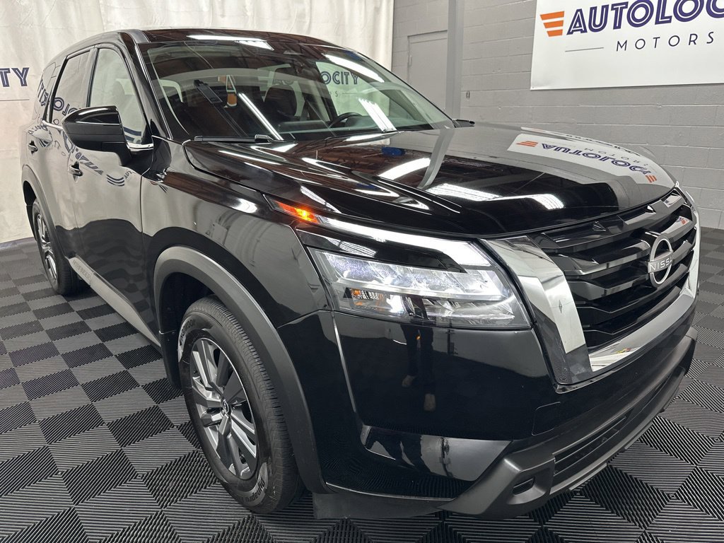 Used 2025 Nissan Pathfinder S AWD/4WD image 3