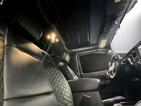 Used 2022 Jeep Wrangler Unlimited Sahara image 26