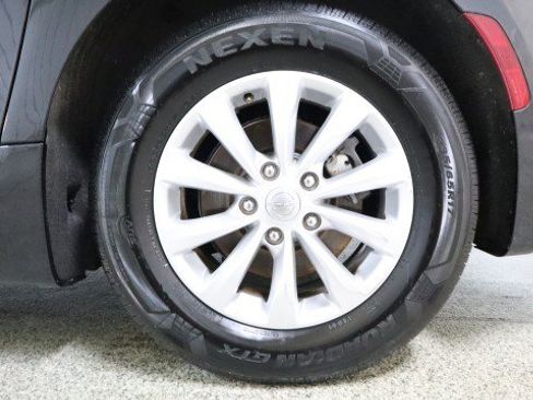 Used 2019 Chrysler Pacifica Touring-L image 23