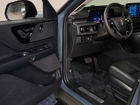 New 2025 Lincoln Aviator Premiere w/ Jet Appearance Package image 16