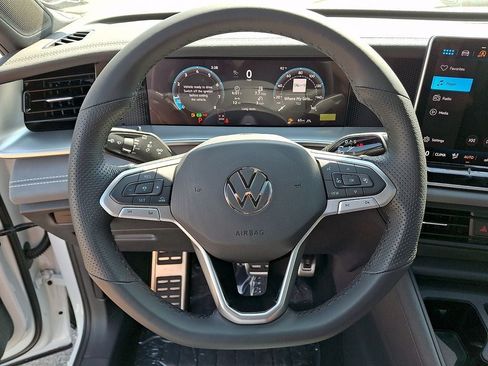 New 2026 Volkswagen Tiguan SE R-Line AWD/4WD image 15