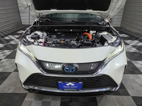 Used 2022 Toyota Venza XLE image 39
