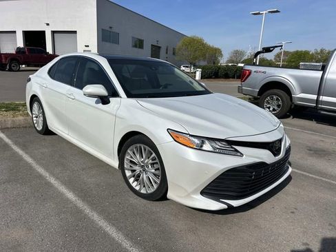 Used 2018 Toyota Camry XLE image 3