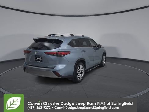 Used 2023 Toyota Highlander Platinum FWD image 14