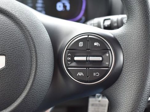 Used 2025 Kia Soul LX w/ LX Technology Package FWD image 22