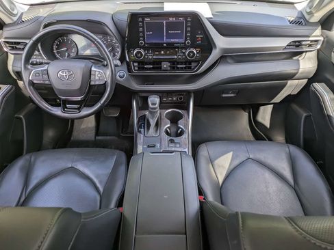 Used 2021 Toyota Highlander Limited FWD image 16