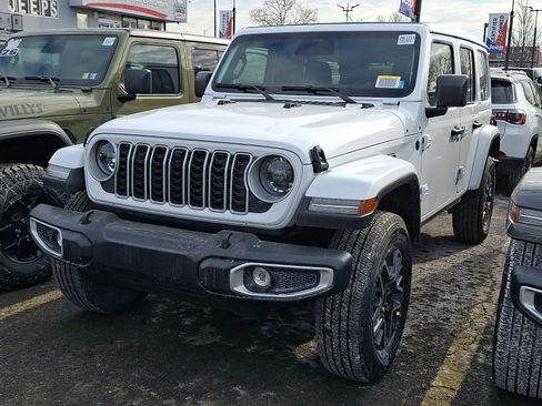 New 2026 Jeep Wrangler Unlimited Sahara w/ Technology Group AWD/4WD image 3