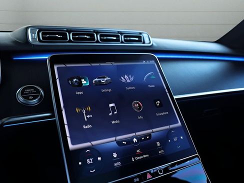 Used 2022 Mercedes-Benz S 500 4MATIC w/ AMG Line Package image 39