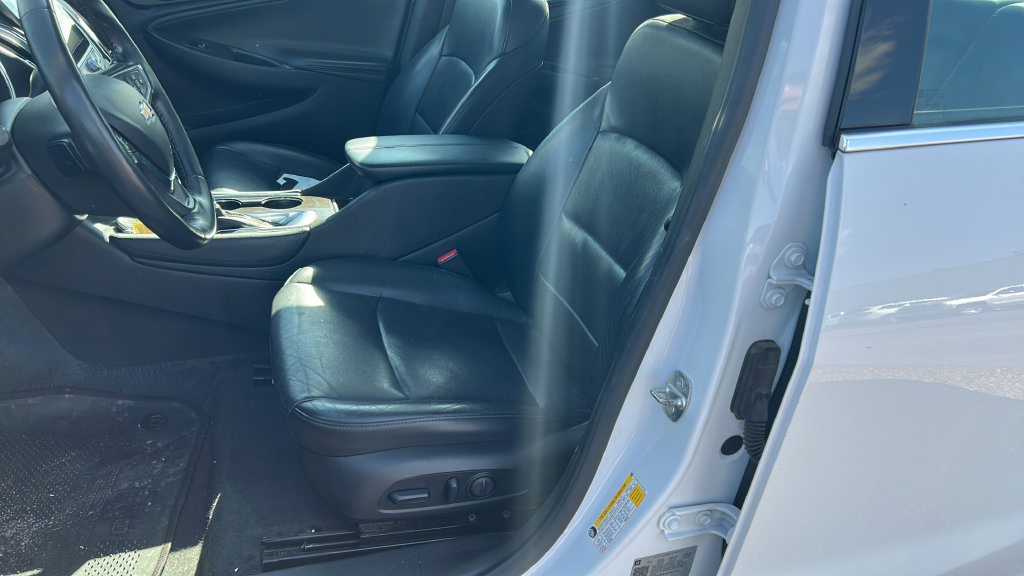 Used 2018 Chevrolet Malibu Premier w/ Premier Sun and Wheel Package FWD image 9
